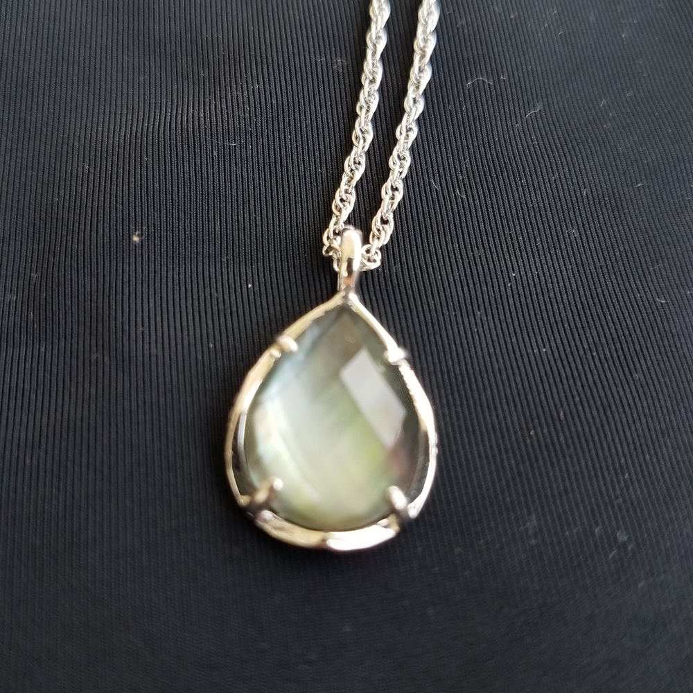 Kendra Scott necklace in black pearl